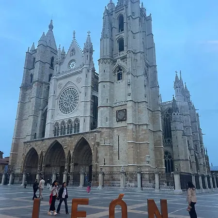 En Pleno Centro De 4 Personas Leon